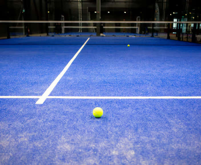 cesped-artificial-azul-padel-1 cesped-artificial-azul-padel-1