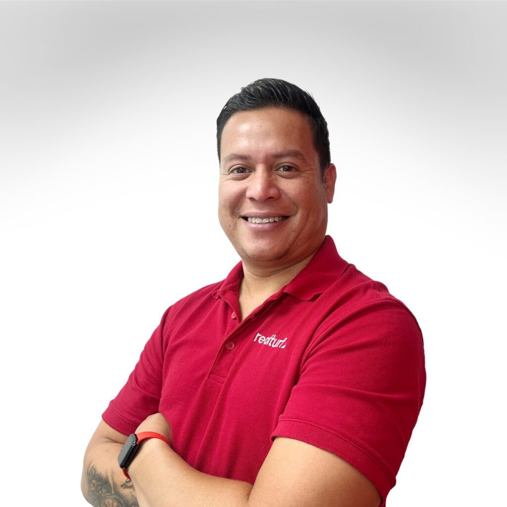 Albin Pena Headshot